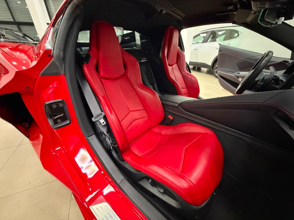 Chevrolet Corvette Stingray C8 — foto 12